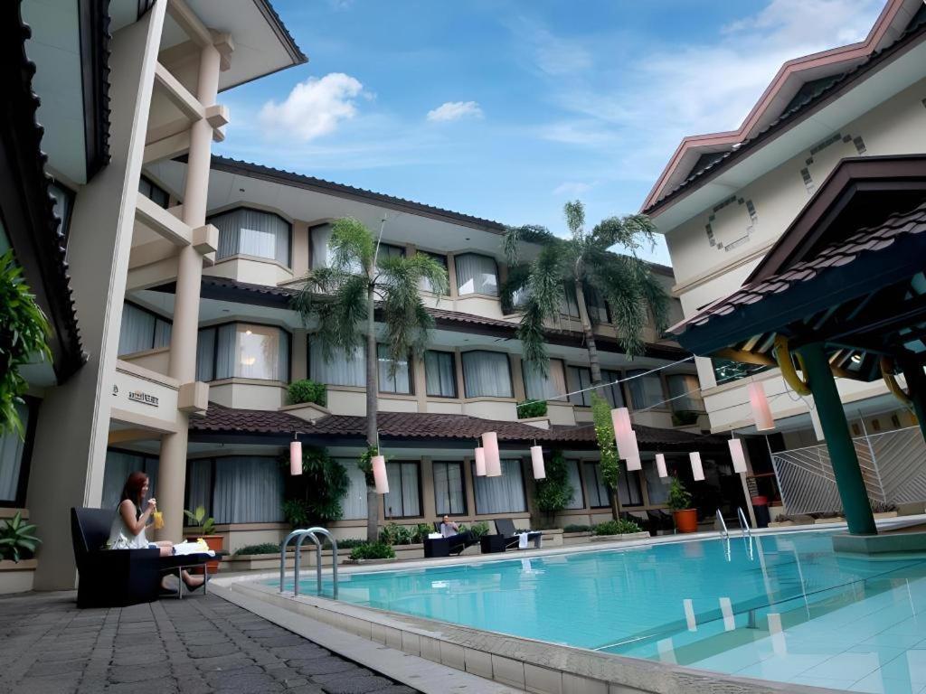 Bentani Hotel & Residence Cirebon Exteriör bild