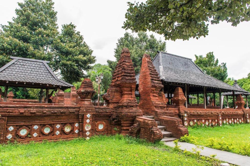 Bentani Hotel & Residence Cirebon Exteriör bild