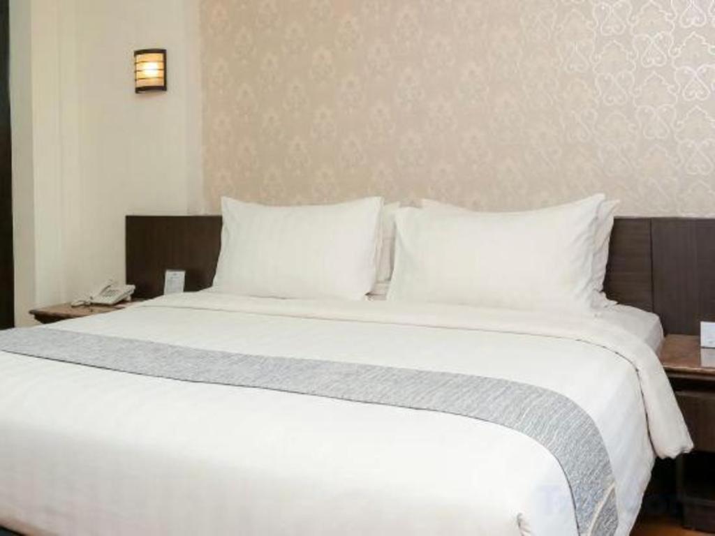 Bentani Hotel & Residence Cirebon Exteriör bild
