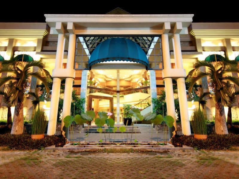 Bentani Hotel & Residence Cirebon Exteriör bild