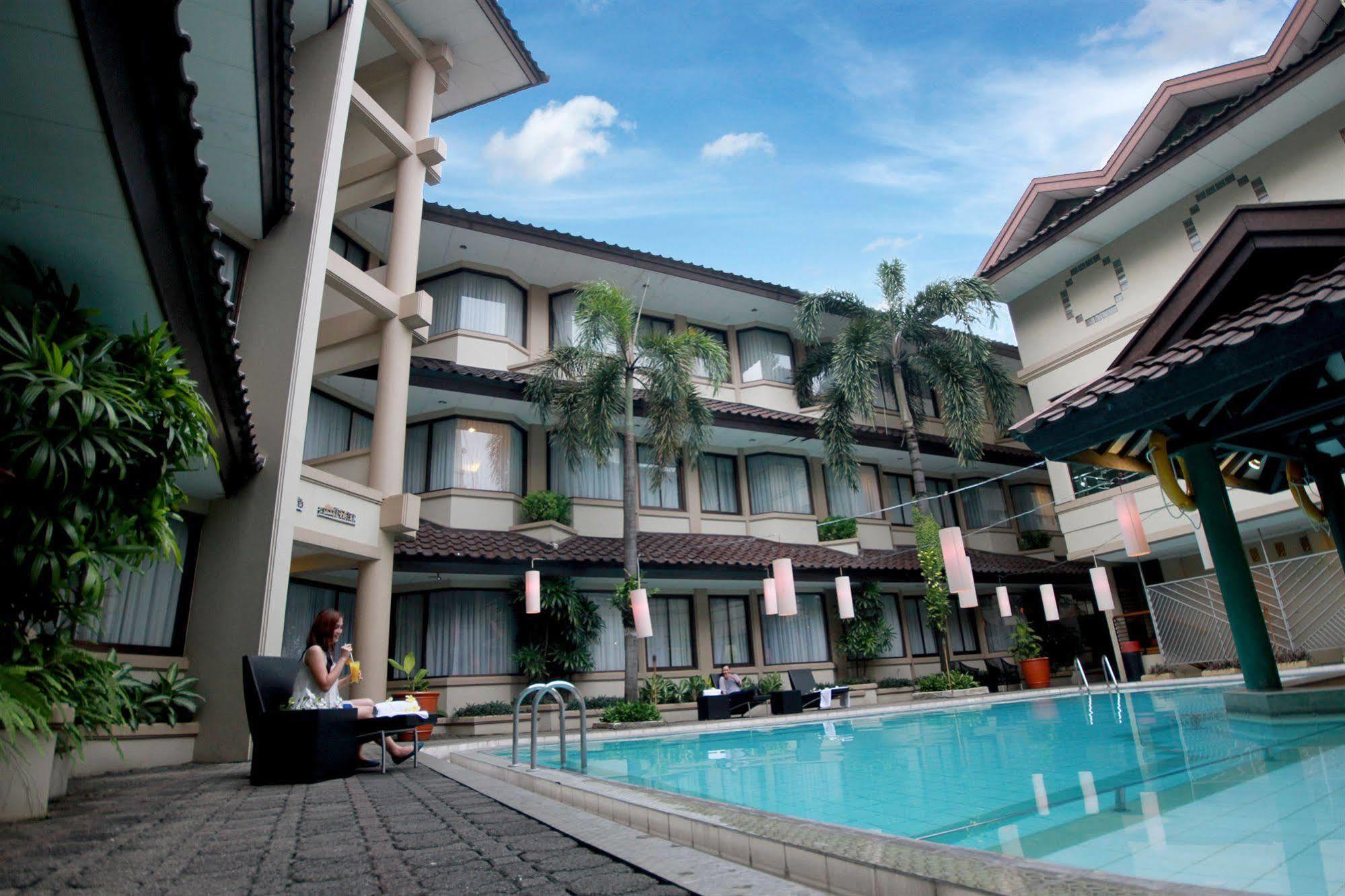 Bentani Hotel & Residence Cirebon Exteriör bild