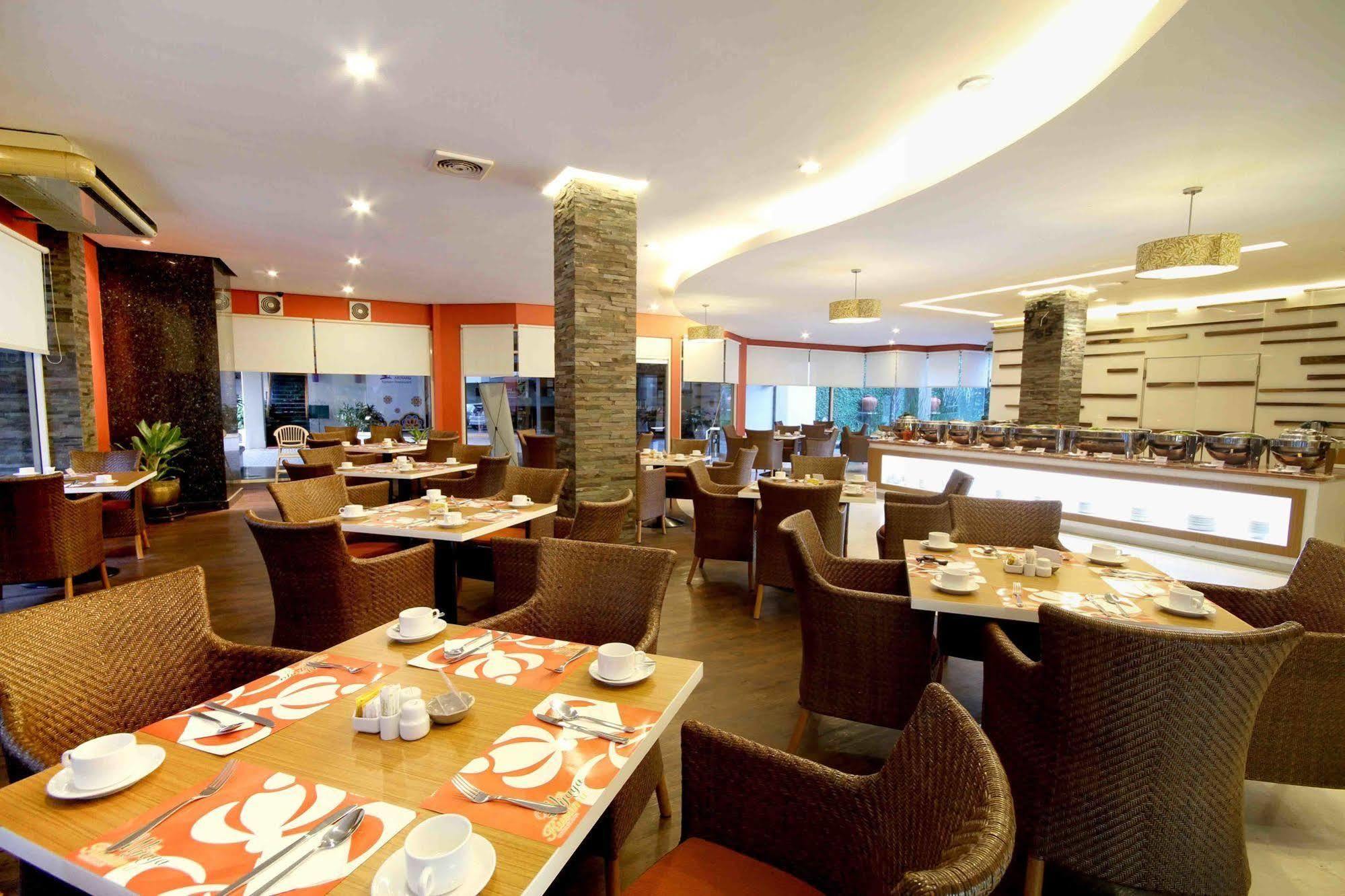 Bentani Hotel & Residence Cirebon Exteriör bild